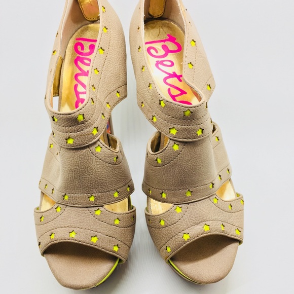 Betseyville Betsey Johnson Stiletto - Picture 4 of 6